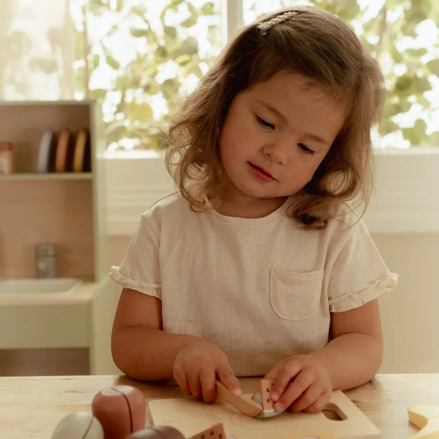 Ξύλινος δίσκος κοπής με φρούτα FSC LITTLE DUTCH.