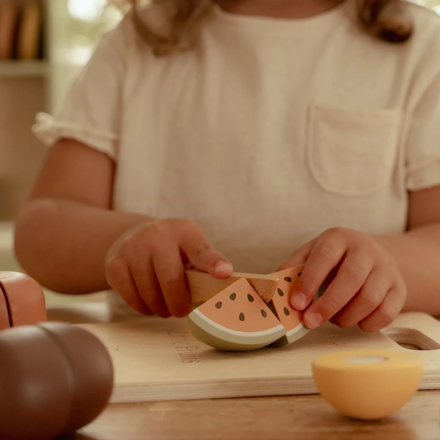 Ξύλινος δίσκος κοπής με φρούτα FSC LITTLE DUTCH.