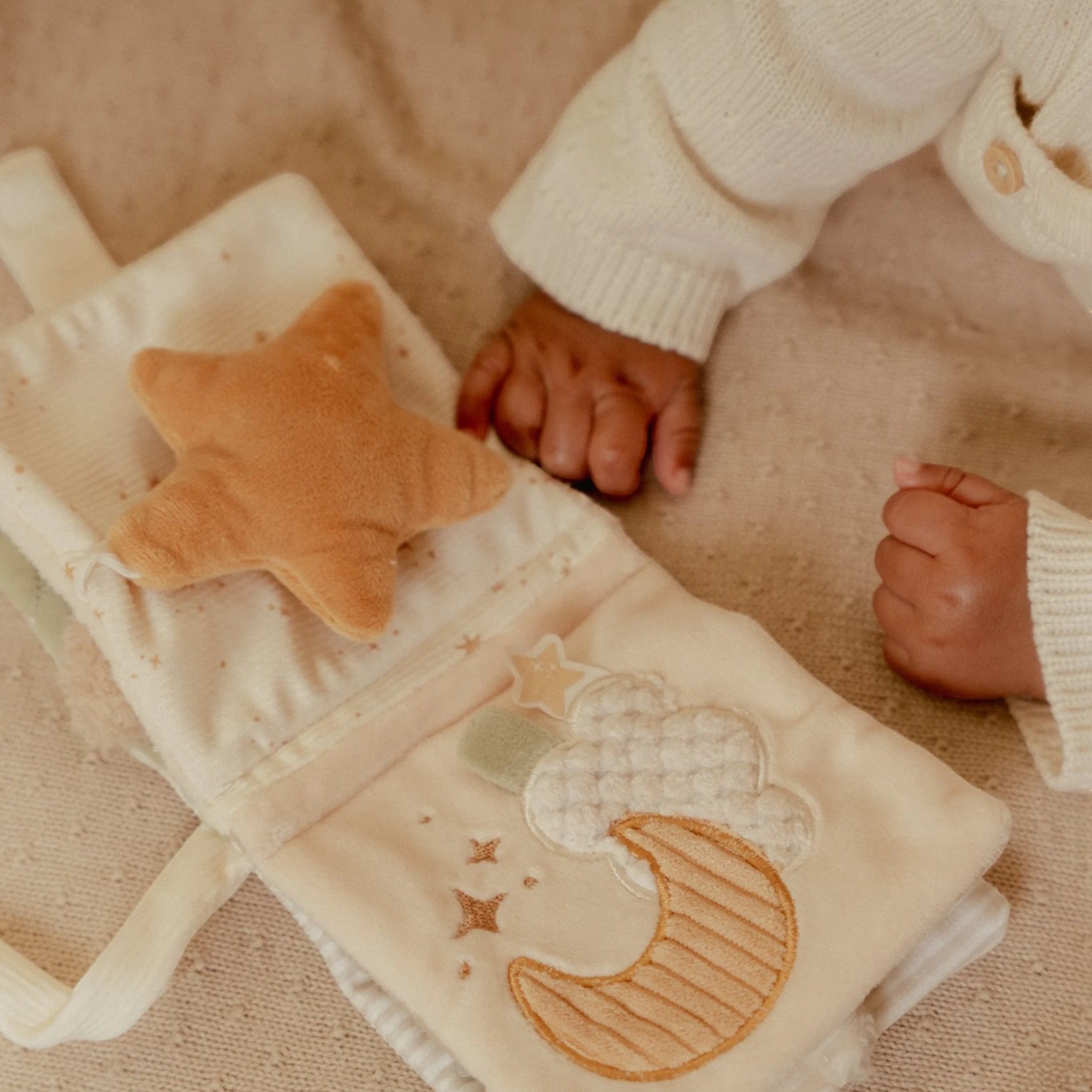 LITTLE DUTCH. Υφασμάτινο βιβλιαράκι δραστηριοτήτων μικρό Newborn Naturals GRS